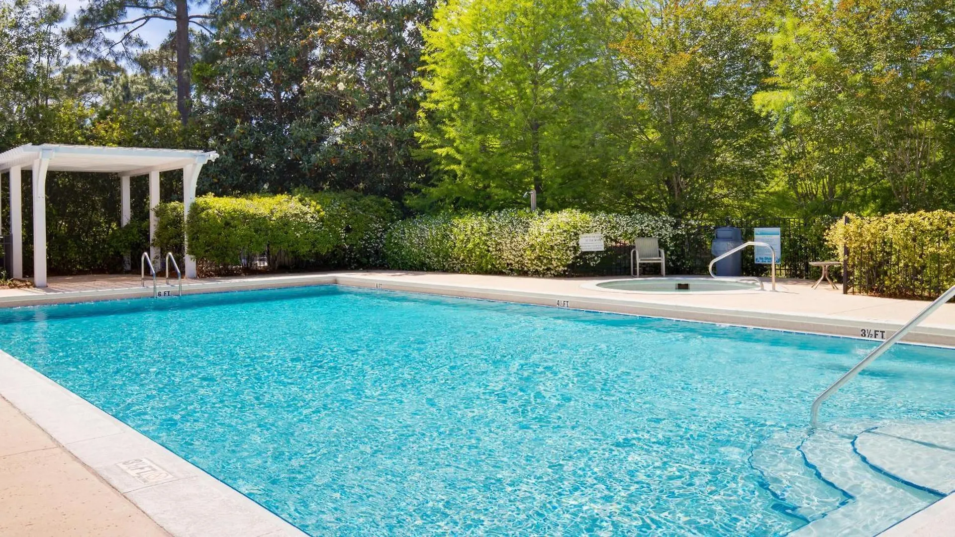 1301 Laurel Grove 